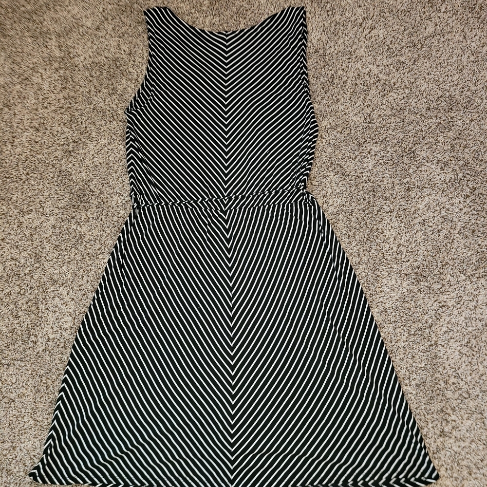 Merona V Neck Black & White Sundress - Picture 5 of 8